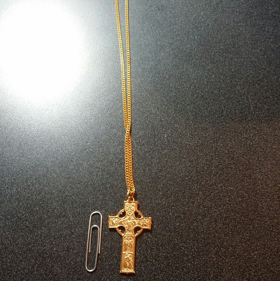 12k Gold cross pendant - Picture 7 of 9